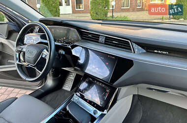 Внедорожник / Кроссовер Audi e-tron 2019 в 