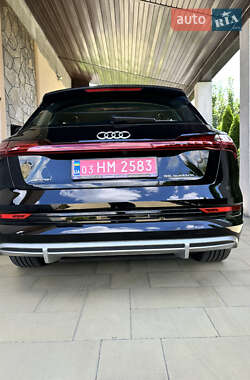 Внедорожник / Кроссовер Audi e-tron 2023 в 