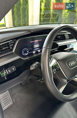 Внедорожник / Кроссовер Audi e-tron 2023 в 
