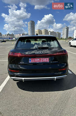 Внедорожник / Кроссовер Audi e-tron 2023 в 