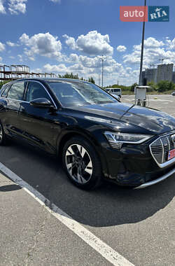 Внедорожник / Кроссовер Audi e-tron 2023 в 