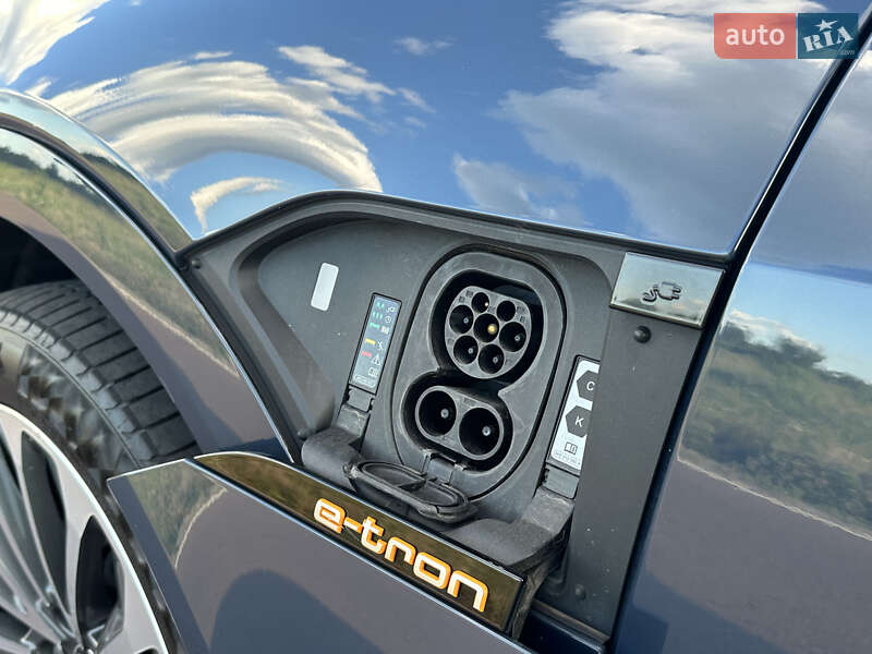 Внедорожник / Кроссовер Audi e-tron 2022 в Киеве