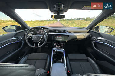 Внедорожник / Кроссовер Audi e-tron 2022 в 