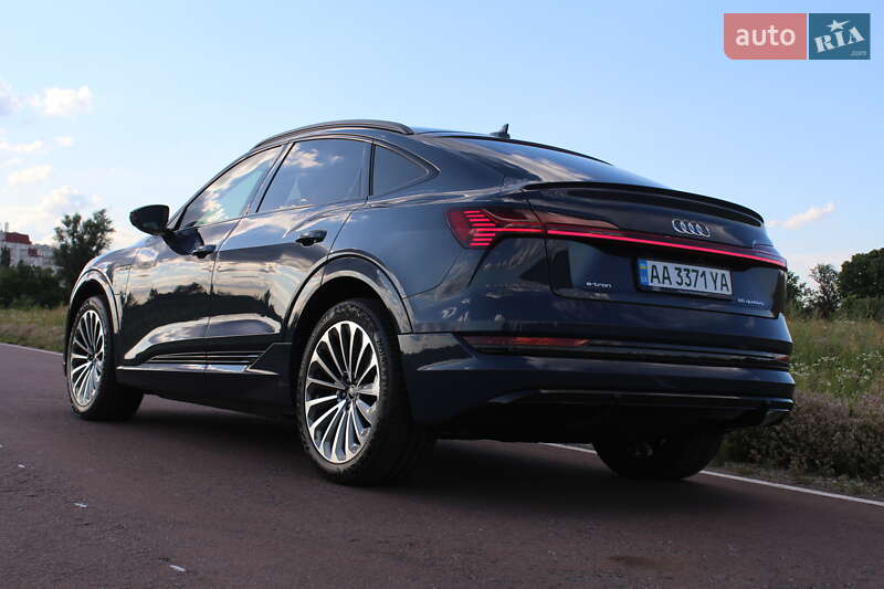 Внедорожник / Кроссовер Audi e-tron 2022 в Киеве