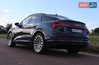 Внедорожник / Кроссовер Audi e-tron 2022 в 
