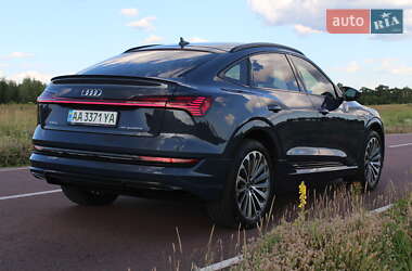 Внедорожник / Кроссовер Audi e-tron 2022 в 