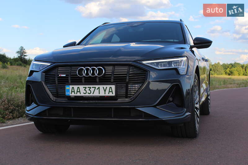Внедорожник / Кроссовер Audi e-tron 2022 в Киеве