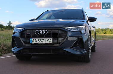 Внедорожник / Кроссовер Audi e-tron 2022 в 