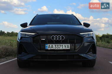 Внедорожник / Кроссовер Audi e-tron 2022 в 