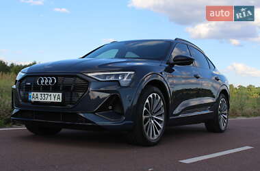Внедорожник / Кроссовер Audi e-tron 2022 в 