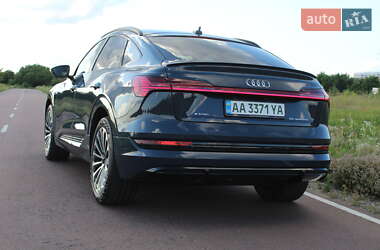 Внедорожник / Кроссовер Audi e-tron 2022 в 