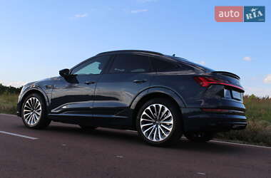 Внедорожник / Кроссовер Audi e-tron 2022 в 