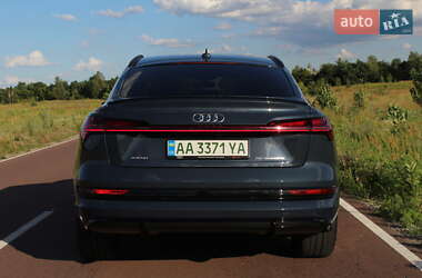 Внедорожник / Кроссовер Audi e-tron 2022 в 