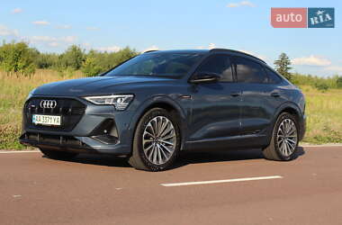 Внедорожник / Кроссовер Audi e-tron 2022 в 