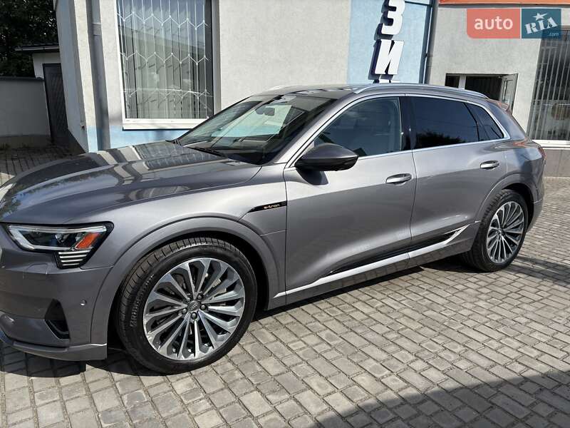 Внедорожник / Кроссовер Audi e-tron 2019 в 
