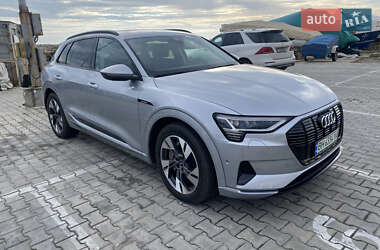 Внедорожник / Кроссовер Audi e-tron 2021 в 