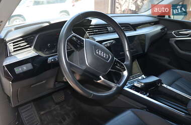 Внедорожник / Кроссовер Audi e-tron 2020 в 