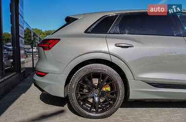 Внедорожник / Кроссовер Audi e-tron 2022 в 