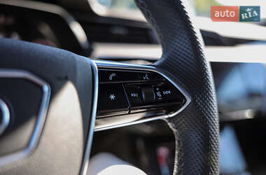 Внедорожник / Кроссовер Audi e-tron 2022 в 