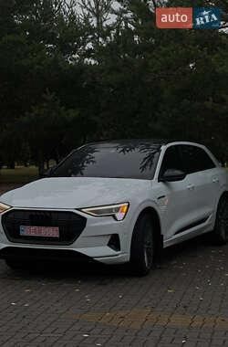 Внедорожник / Кроссовер Audi e-tron 2019 в 