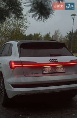 Внедорожник / Кроссовер Audi e-tron 2019 в 
