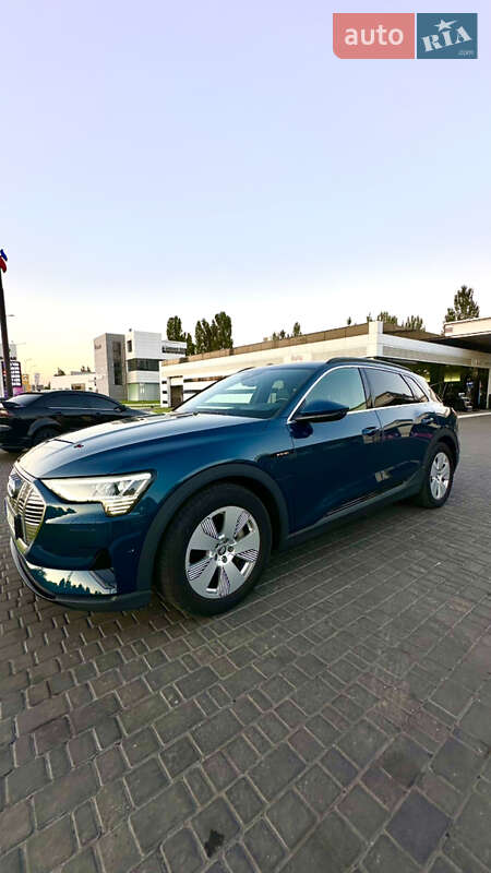 Внедорожник / Кроссовер Audi e-tron 2020 в 