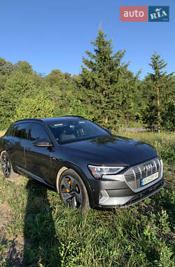 Позашляховик / Кросовер Audi e-tron 2019 в 