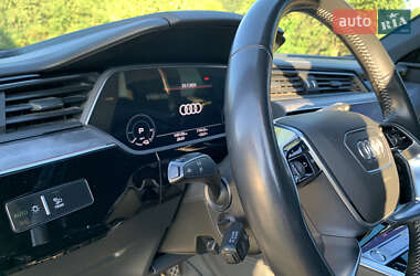 Позашляховик / Кросовер Audi e-tron 2019 в 