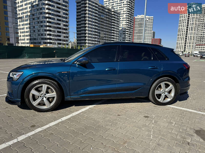 Внедорожник / Кроссовер Audi e-tron 2019 в Киеве