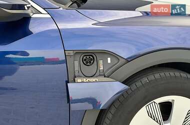 Внедорожник / Кроссовер Audi e-tron 2020 в 