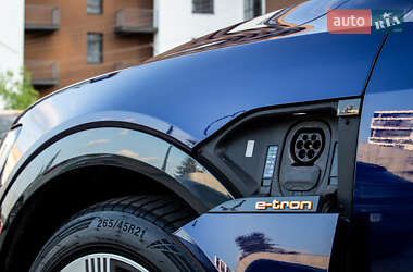 Внедорожник / Кроссовер Audi e-tron 2020 в 