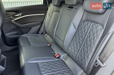 Внедорожник / Кроссовер Audi e-tron 2022 в 