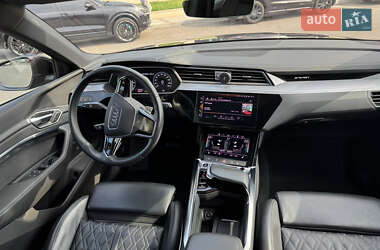 Внедорожник / Кроссовер Audi e-tron 2022 в 