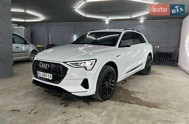 Внедорожник / Кроссовер Audi e-tron 2019 в 