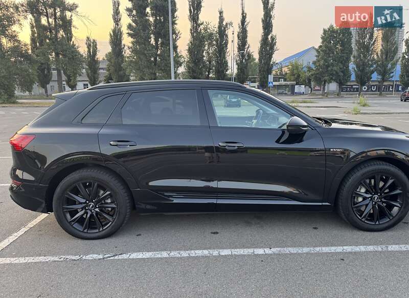 Позашляховик / Кросовер Audi e-tron 2020 в Києві