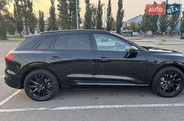 Внедорожник / Кроссовер Audi e-tron 2020 в 