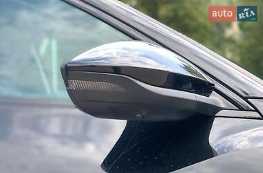 Внедорожник / Кроссовер Audi e-tron 2022 в 