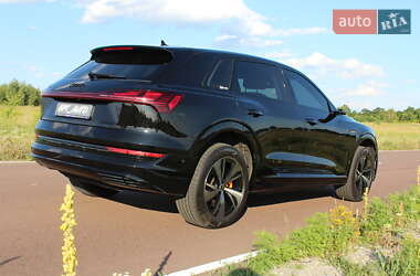 Внедорожник / Кроссовер Audi e-tron 2022 в 
