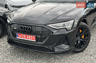 Внедорожник / Кроссовер Audi e-tron 2022 в 