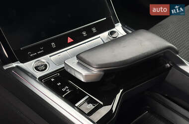 Внедорожник / Кроссовер Audi e-tron 2022 в 
