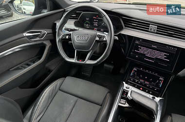 Внедорожник / Кроссовер Audi e-tron 2022 в 