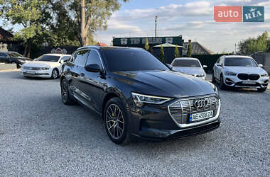Внедорожник / Кроссовер Audi e-tron 2020 в 