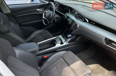 Внедорожник / Кроссовер Audi e-tron 2020 в 