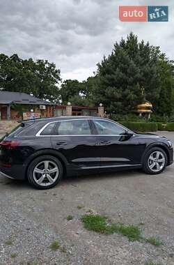 Внедорожник / Кроссовер Audi e-tron 2019 в 