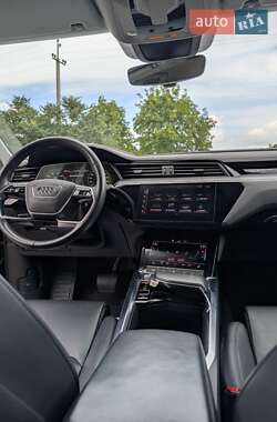 Внедорожник / Кроссовер Audi e-tron 2019 в 