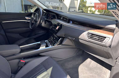 Внедорожник / Кроссовер Audi e-tron 2020 в 