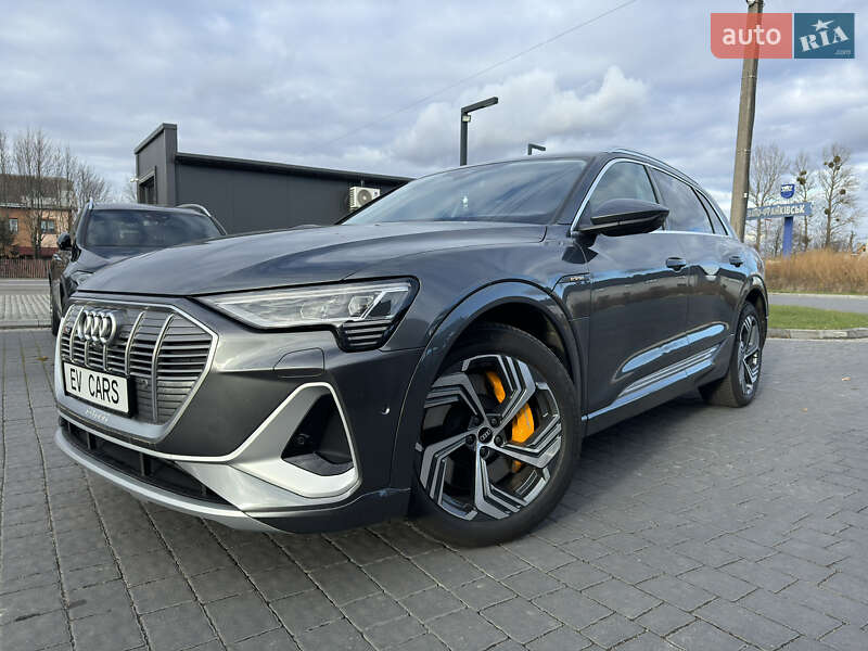Внедорожник / Кроссовер Audi e-tron 2024 в 