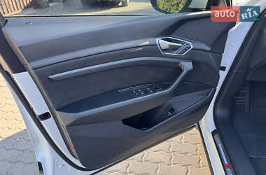 Внедорожник / Кроссовер Audi e-tron 2023 в 