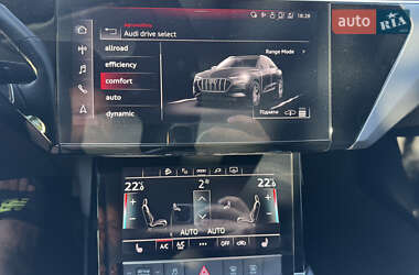 Внедорожник / Кроссовер Audi e-tron 2023 в 