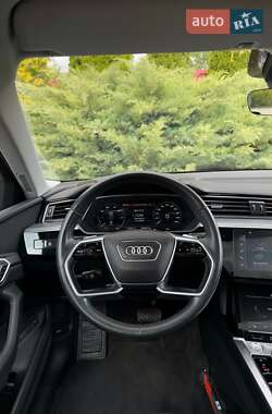 Внедорожник / Кроссовер Audi e-tron 2020 в 